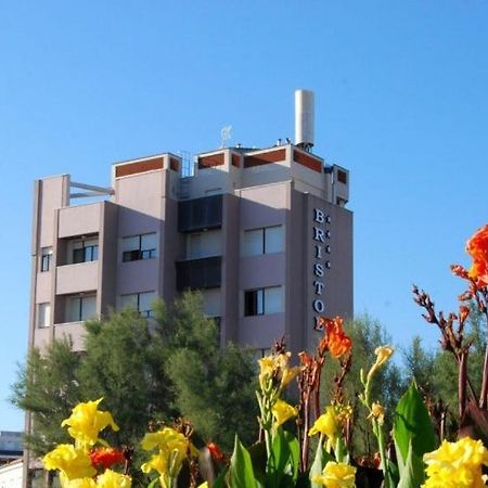 Hotel Bristol Πέζαρο Εξωτερικό φωτογραφία