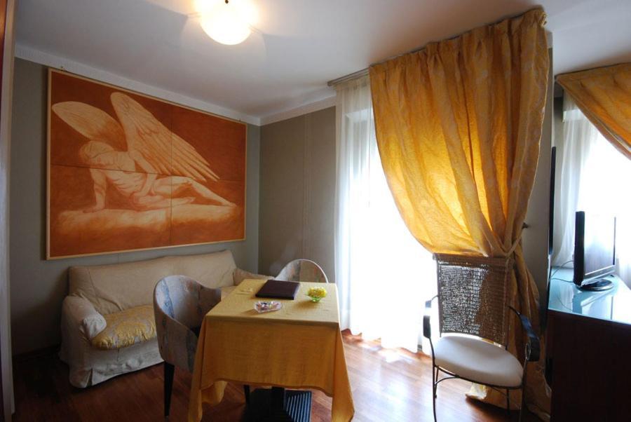 Hotel Bristol Πέζαρο Εξωτερικό φωτογραφία
