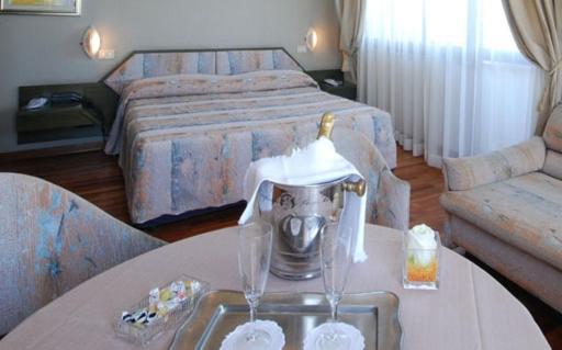 Hotel Bristol Πέζαρο Εξωτερικό φωτογραφία