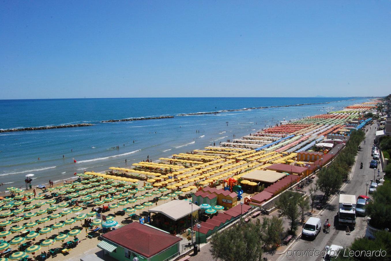 Hotel Bristol Πέζαρο Εξωτερικό φωτογραφία