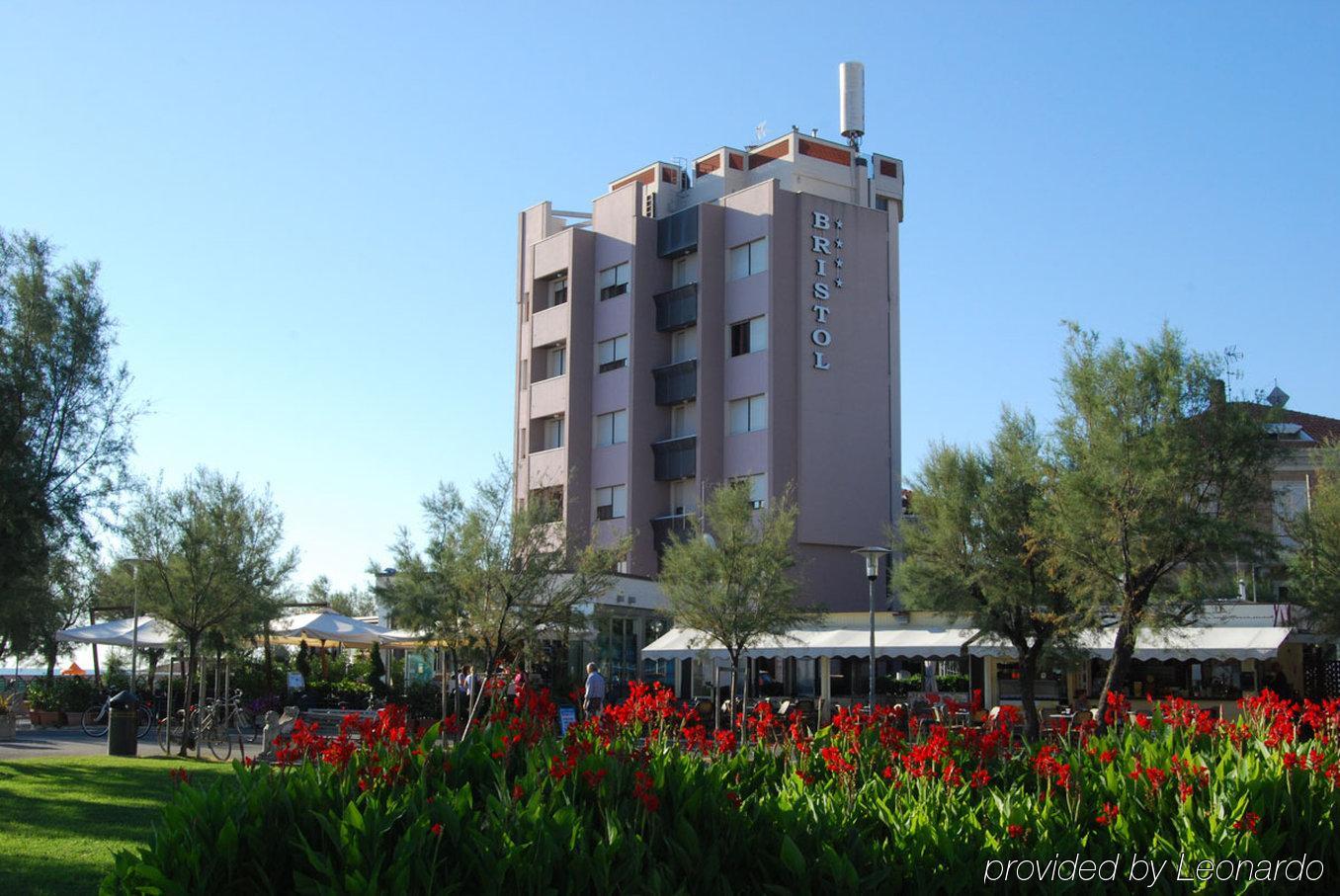 Hotel Bristol Πέζαρο Εξωτερικό φωτογραφία