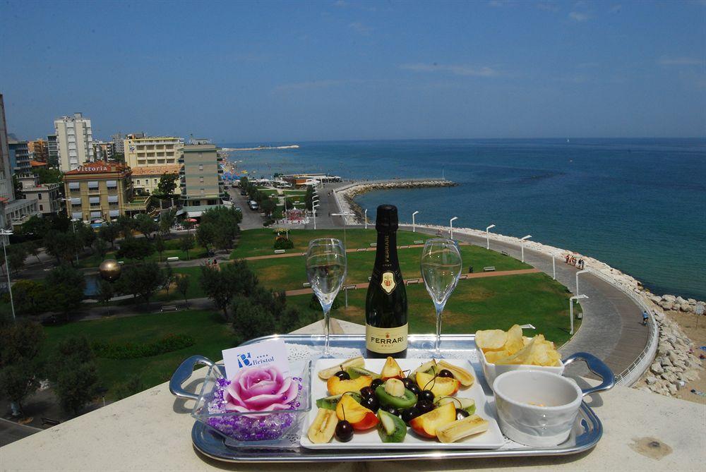 Hotel Bristol Πέζαρο Εξωτερικό φωτογραφία