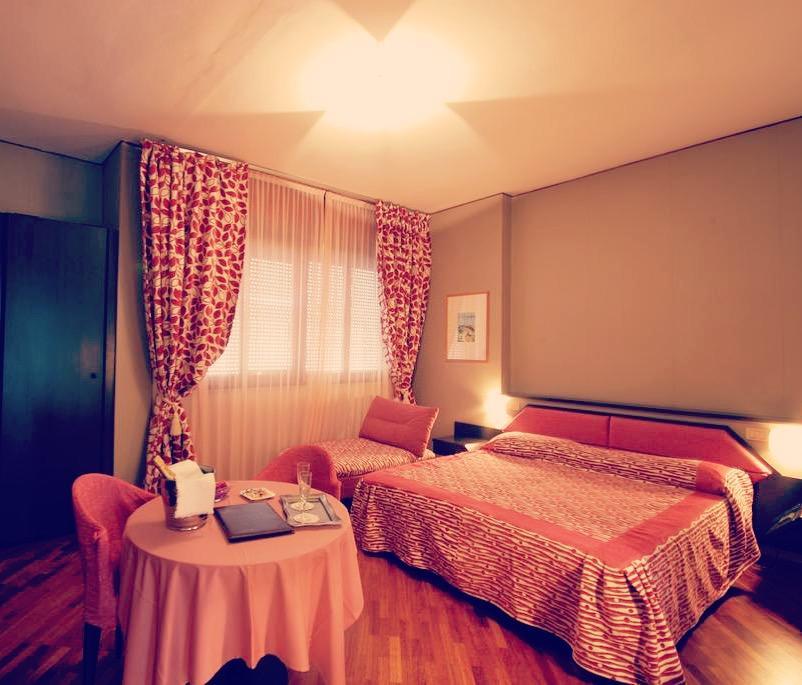Hotel Bristol Πέζαρο Εξωτερικό φωτογραφία