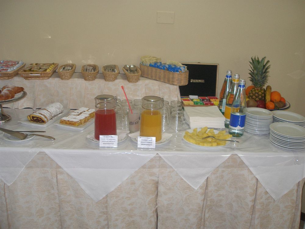 Hotel Bristol Πέζαρο Εξωτερικό φωτογραφία