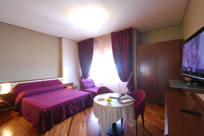 Hotel Bristol Πέζαρο Εξωτερικό φωτογραφία