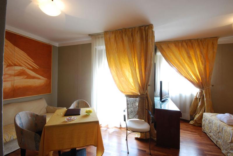 Hotel Bristol Πέζαρο Εξωτερικό φωτογραφία